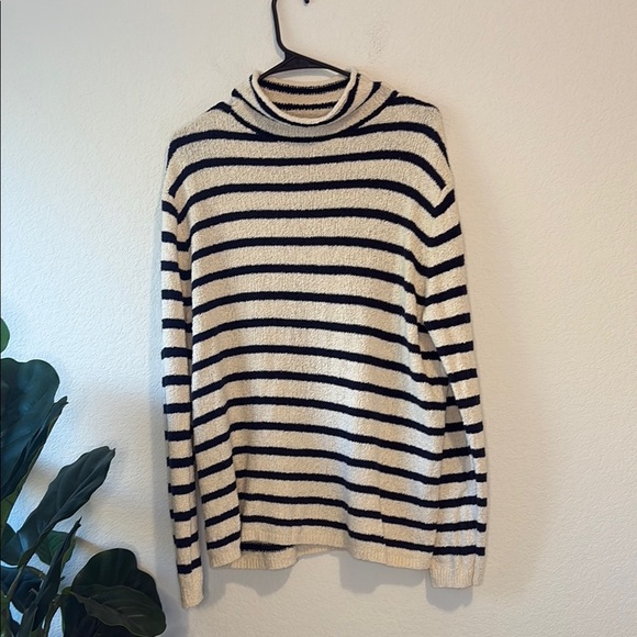 JCrew Large Navy blue and cream Striped mock Turtleneck Sweater - Picture 1 of 5